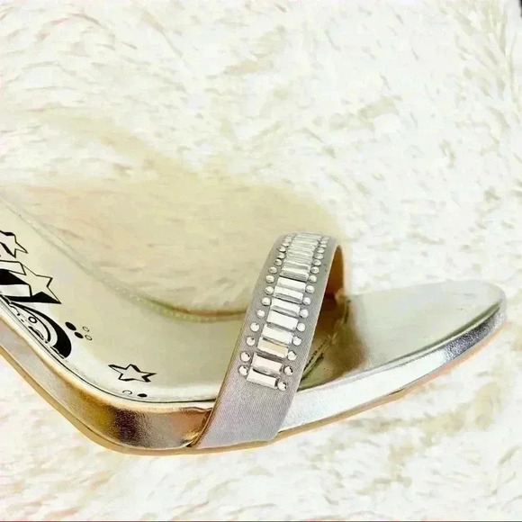 Brash Silver Open Toe Lattice Heeled Sandals - Picture 10 of 16